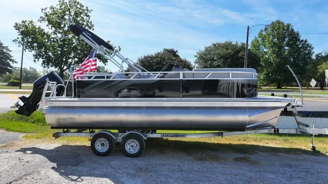 The Image of Tahoe Sport 85 - 21 FT Cruise 2026 - 1