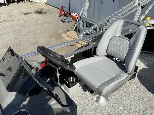 Slide: The Image of Tahoe Sport 85 - 21 FT Cruise 2026 - 13