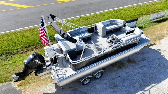 Slide: The Image of Tahoe Sport 85 - 21 FT Cruise 2026 - 2