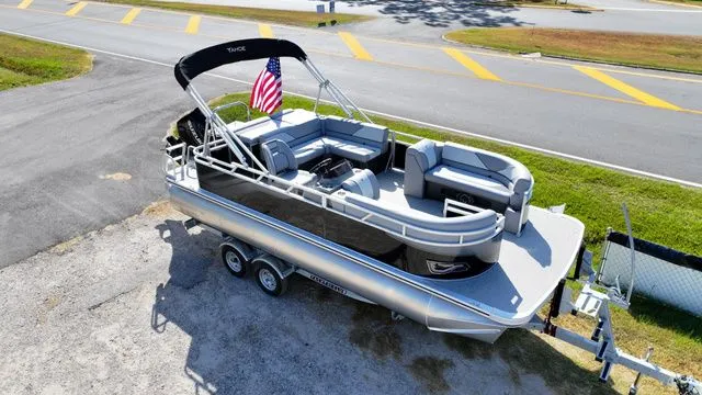 Slide: The Image of Tahoe Sport 85 - 21 FT Cruise 2026 - 3