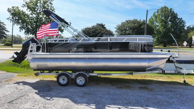 Slide: The Image of Tahoe Sport 85 - 21 FT Cruise 2026 - 5