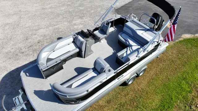 Slide: The Image of Tahoe Sport 85 - 21 FT Cruise 2026 - 7