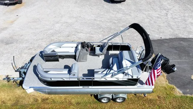 Slide: The Image of Tahoe Sport 85 - 21 FT Cruise 2026 - 8