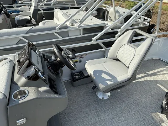 Slide: The Image of Tahoe Sport 85 - 21 FT Cruise 2026 - 4