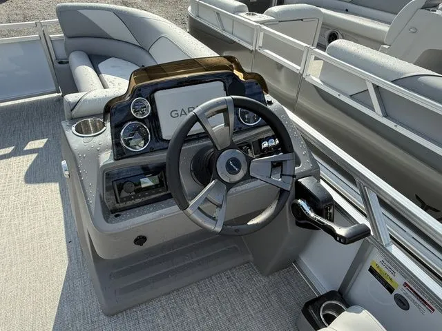 Slide: The Image of Tahoe Sport 85 - 21 FT Cruise 2026 - 5