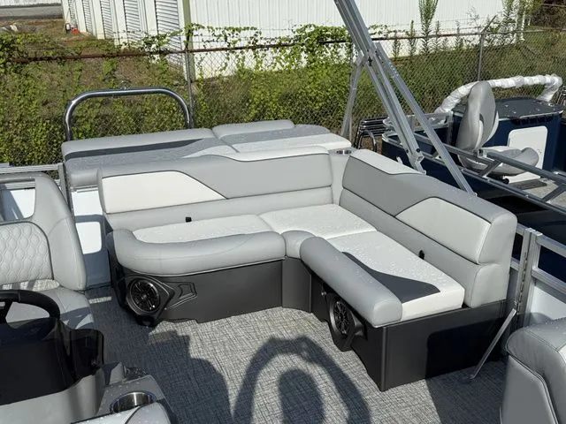 Slide: The Image of Tahoe Sport 85 - 21 FT Cruise 2026 - 6