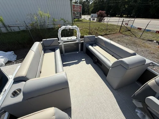 Slide: The Image of Tahoe Sport 85 - 23 FT Quad Lounger 2026 - 11