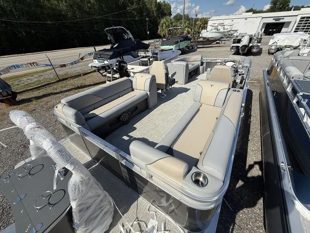 Slide: The Image of Tahoe Sport 85 - 23 FT Quad Lounger 2026 - 12