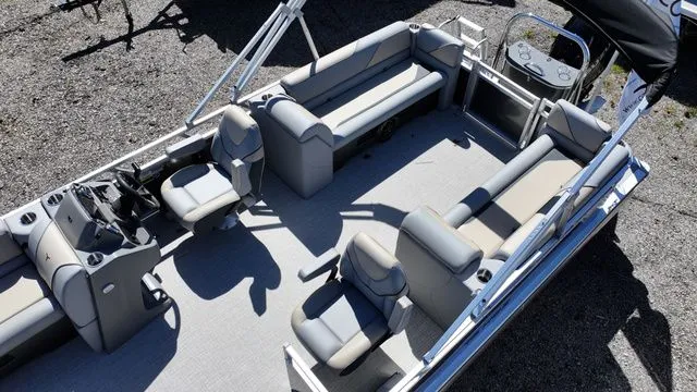 Slide: The Image of Tahoe Sport 85 - 23 FT Quad Lounger 2026 - 3