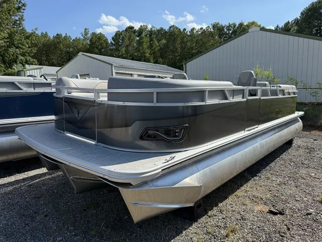 Slide: The Image of Tahoe Sport 85 - 23 FT Quad Lounger 2026 - 6