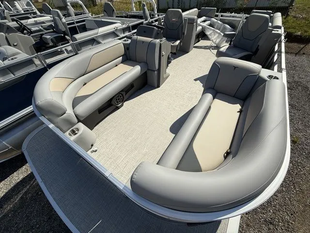 Slide: The Image of Tahoe Sport 85 - 23 FT Quad Lounger 2026 - 7