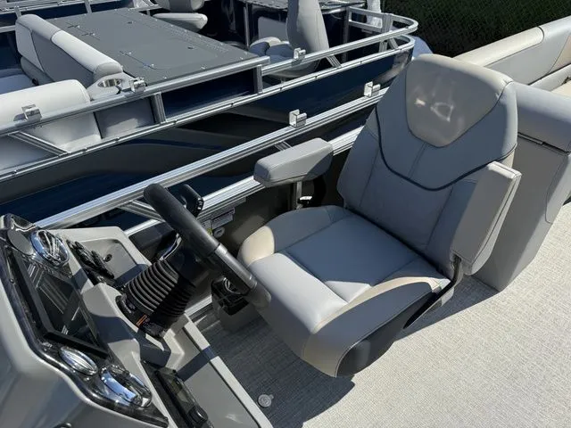 Slide: The Image of Tahoe Sport 85 - 23 FT Quad Lounger 2026 - 8