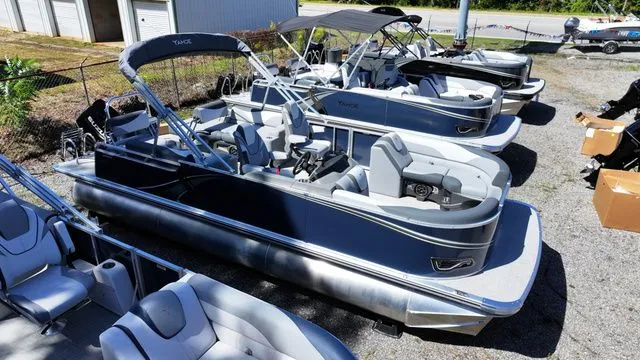 The Image of Tahoe LTZ - 23 FT Quad Lounger Shift 2026 - 1