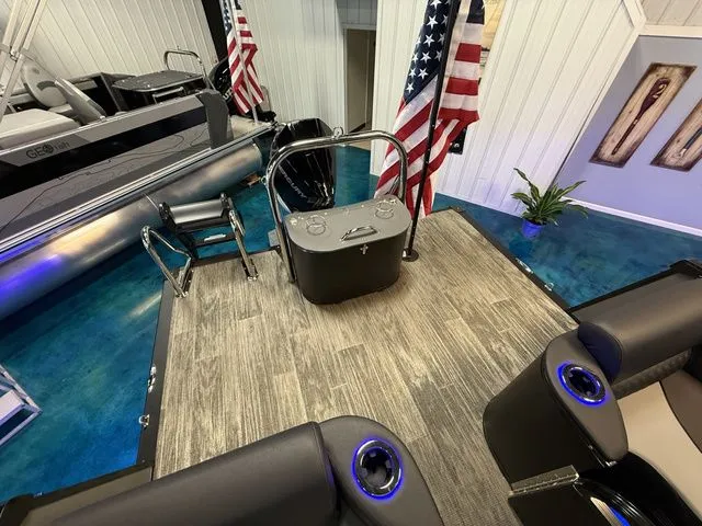 Slide: The Image of Tahoe Cascade - 25 FT Quad Lounger 2026 - 10