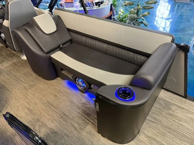 Slide: The Image of Tahoe Cascade - 25 FT Quad Lounger 2026 - 12