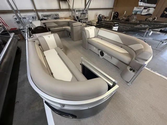 Slide: The Image of Tahoe Sport - 23 FT Cruise 2026 - 11