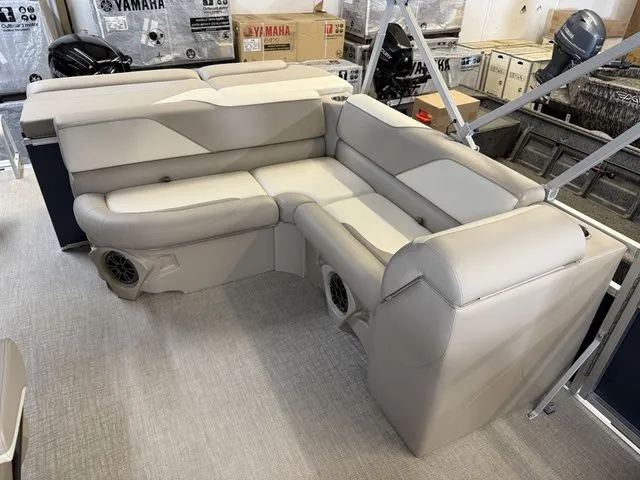 Slide: The Image of Tahoe Sport - 23 FT Cruise 2026 - 3