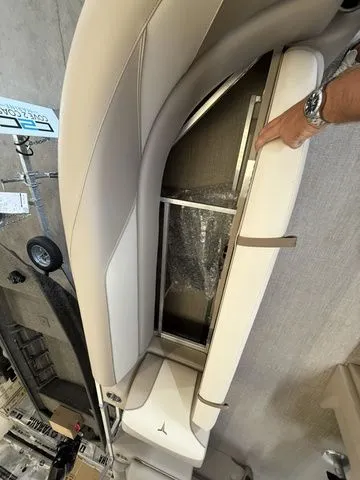 Slide: The Image of Tahoe Sport - 23 FT Cruise 2026 - 9