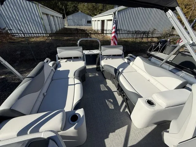 Slide: The Image of Tahoe LTZ - 23 FT Quad Lounger Shift 2026 - 10