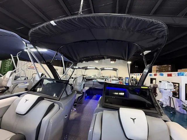 Slide: The Image of Tahoe LTZ - 23 FT Elite Windshield 2026 - 5