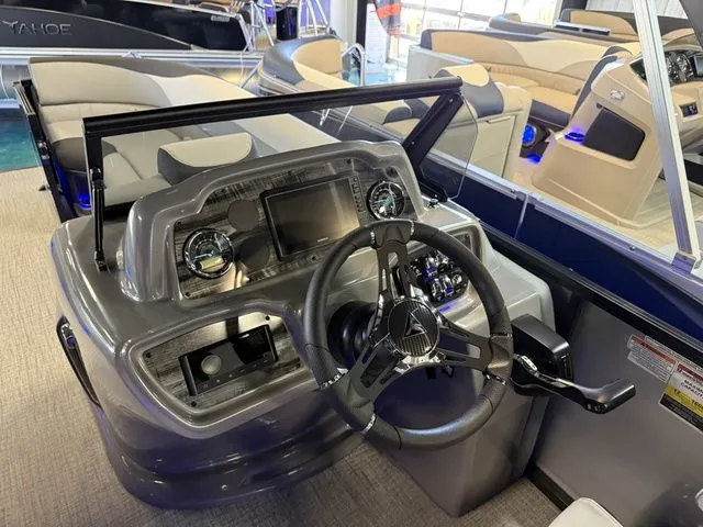 Slide: The Image of Tahoe LTZ - 23 FT Elite Windshield 2026 - 7