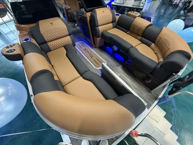 Slide: The Image of Tahoe Cascade - Quad Lounger Shift Windshield 2026 - 4