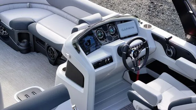 Slide: The Image of Tahoe LTZ - 23 FT Entertainer 2026 - 7