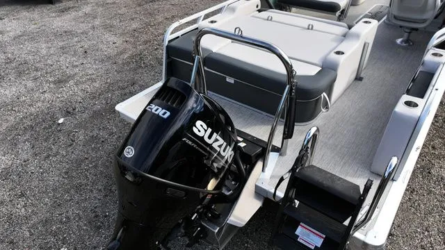 Slide: The Image of Tahoe LTZ - 23 FT Entertainer 2026 - 9