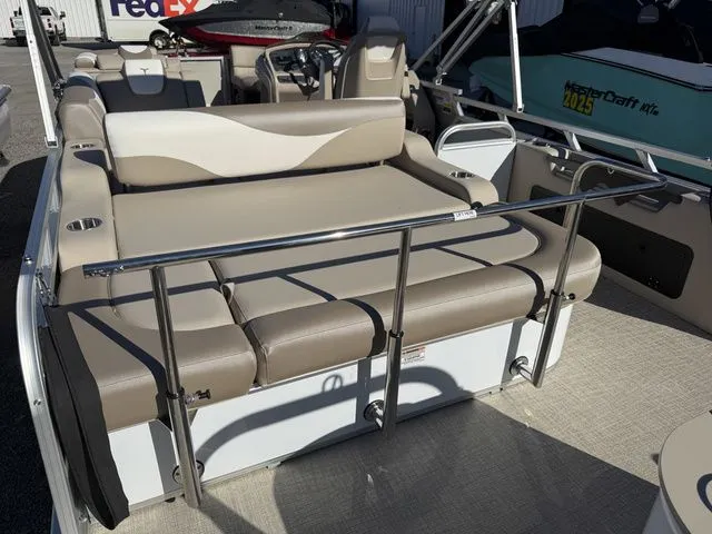 Slide: The Image of Tahoe LTZ - 23 FT Versatile Rear Bench 2026 - 12