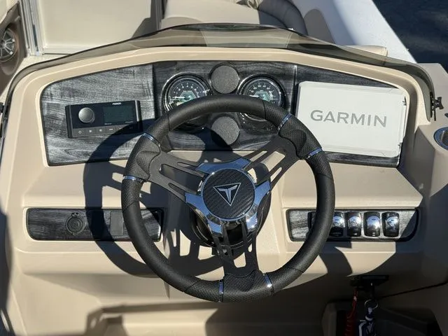 Slide: The Image of Tahoe LTZ - 23 FT Versatile Rear Bench 2026 - 13