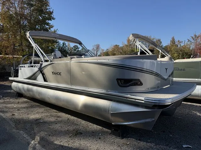 Slide: The Image of Tahoe LTZ - 23 FT Versatile Rear Bench 2026 - 4