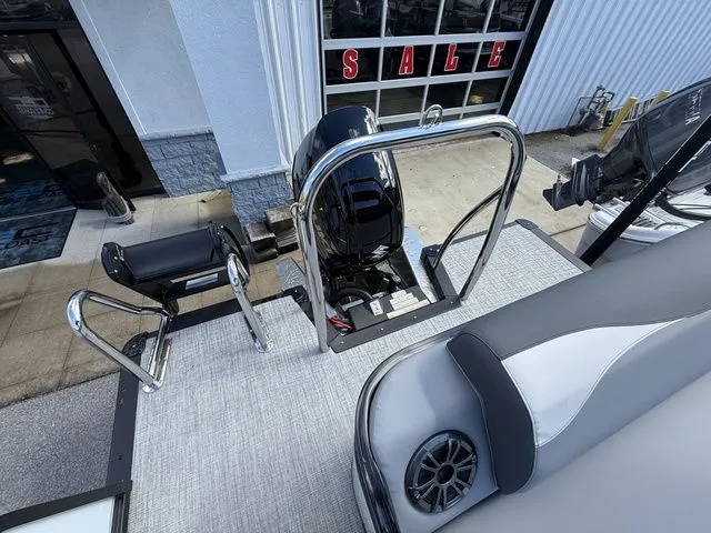 Slide: The Image of Tahoe LTZ - 23 FT Versatile Rear Lounger 2026 - 4