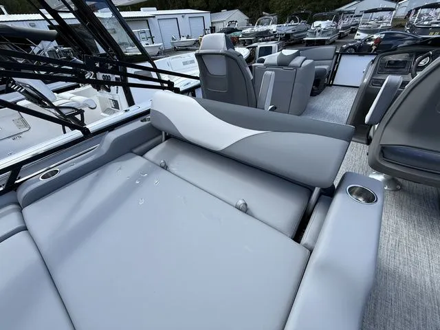 Slide: The Image of Tahoe LTZ - 23 FT Versatile Rear Lounger 2026 - 5