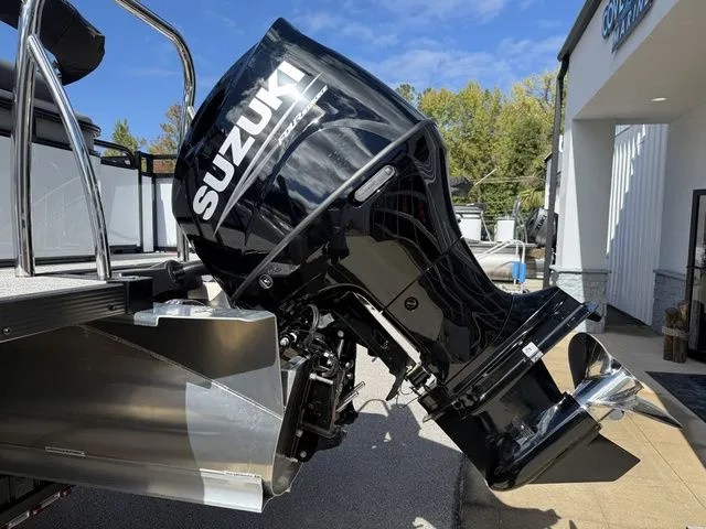 Slide: The Image of Tahoe LTZ - 23 FT Versatile Rear Lounger 2026 - 6