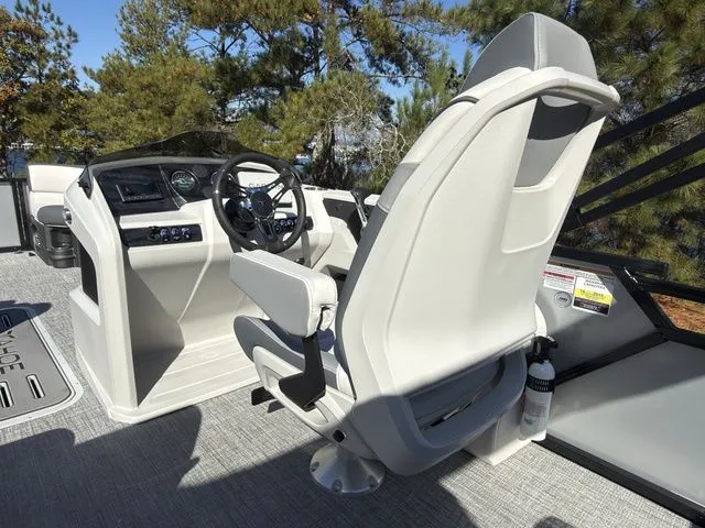 Slide: The Image of Tahoe LTZ - 23 FT Entertainer 2026 - 11