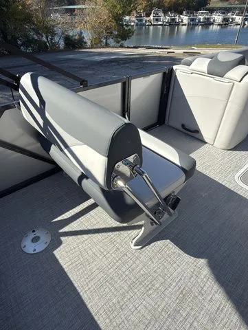 Slide: The Image of Tahoe LTZ - 23 FT Entertainer 2026 - 15