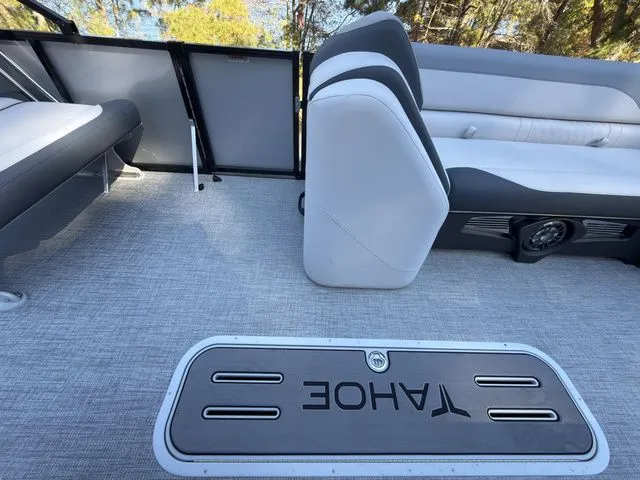 Slide: The Image of Tahoe LTZ - 23 FT Entertainer 2026 - 16