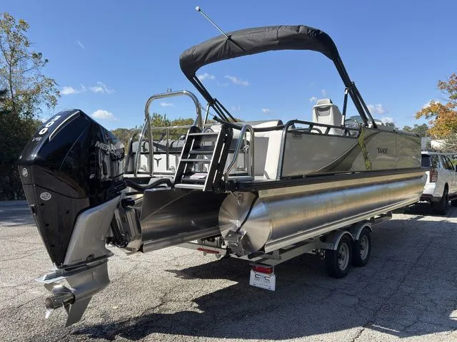 Slide: The Image of Tahoe LTZ - 23 FT Entertainer 2026 - 3