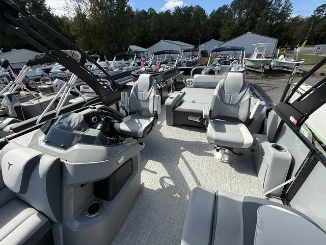 Slide: The Image of Tahoe LTZ - 23 FT Versatile Rear Lounger 2026 - 7