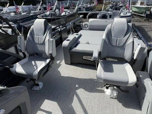 Slide: The Image of Tahoe LTZ - 23 FT Versatile Rear Lounger 2026 - 9