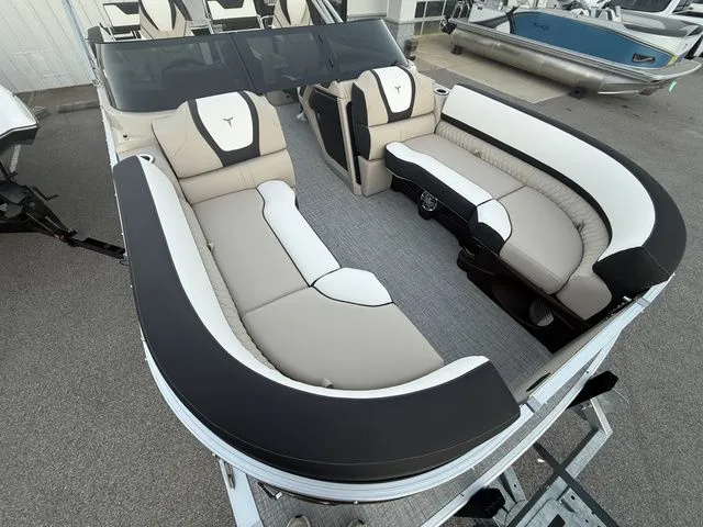 Slide: The Image of Tahoe Cascade - Quad Lounger Shift Windshield 2026 - 4