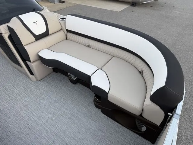 Slide: The Image of Tahoe Cascade - Quad Lounger Shift Windshield 2026 - 5