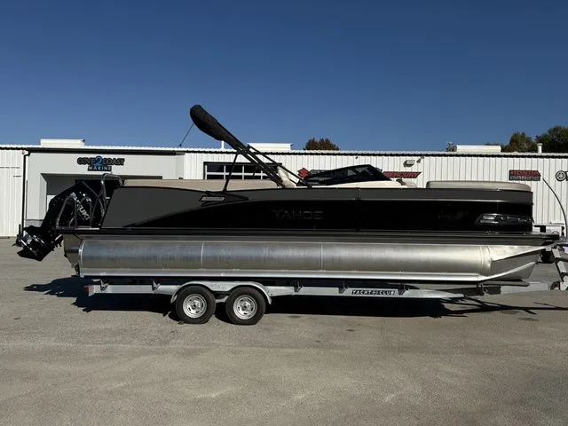 The Image of Tahoe Cascade - Quad Lounger Windshield 2026 - 1