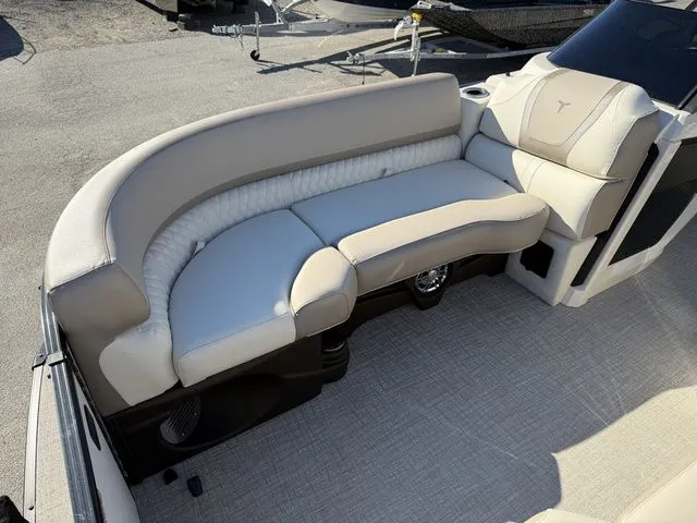Slide: The Image of Tahoe Cascade - Quad Lounger Windshield 2026 - 5