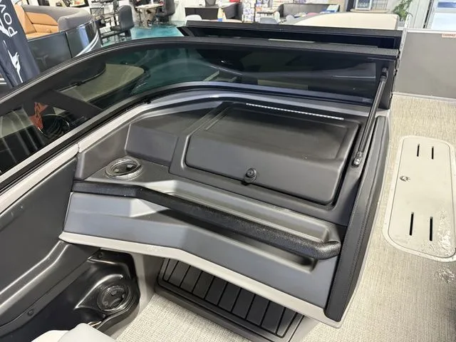 Slide: The Image of Tahoe Cascade - 2585 Elite Windshield 2026 - 14