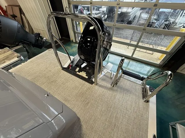 Slide: The Image of Tahoe Cascade - 2585 Elite Windshield 2026 - 15