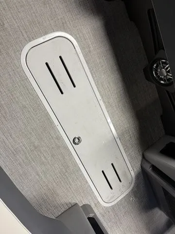 Slide: The Image of Tahoe Cascade - 2585 Elite Windshield 2026 - 9