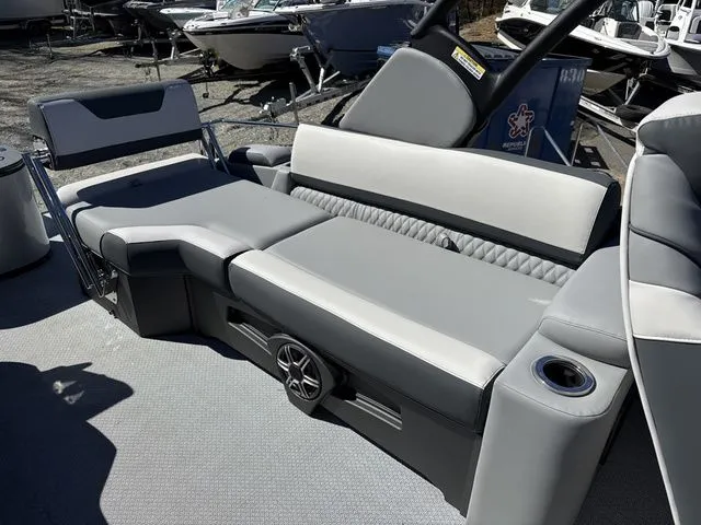 Slide: The Image of Tahoe Cascade - Quad Lounger Shift Windshield 2026 - 26
