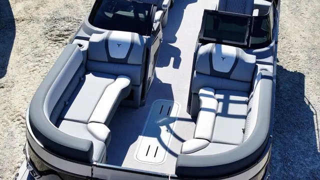 Slide: The Image of Tahoe Cascade - Quad Lounger Shift Windshield 2026 - 6