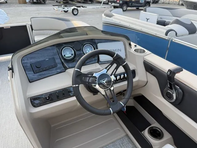 Slide: The Image of Tahoe LTZ - 25 FT Versatile Rear Bench 2026 - 10